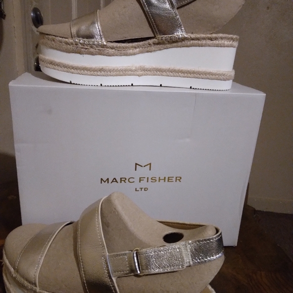 Marc Fisher Sandles - Picture 2 of 4